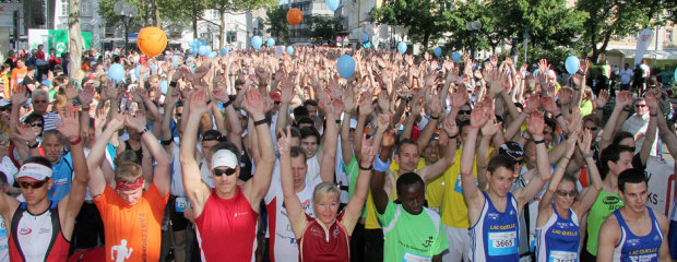 Viele Menschen in Sport-Kleidung. Viele Menschen in Sport-Kleidung.