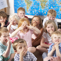 Durch Zusammenarbeit können Kinder- und Jugendarbeit vernetzt werden.