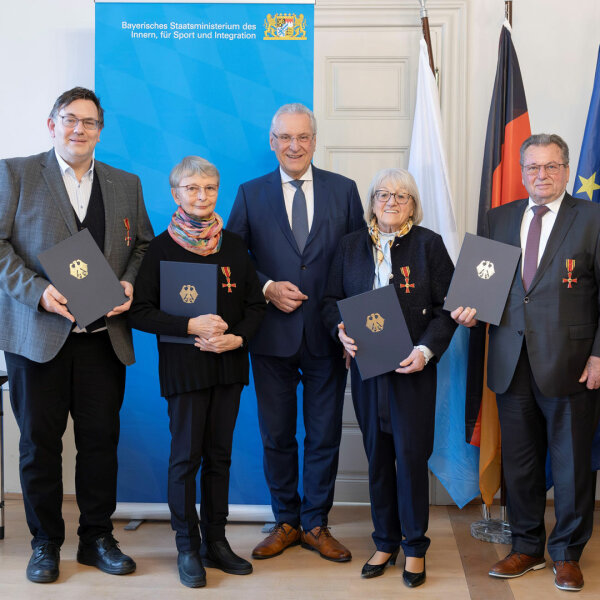 Innenminister Joachim Herrmann mit Geehrten