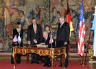 Staatsminister Joachim Herrmann mit dem Vizepräsidenten der USA, Joe Biden und Ministerpräsident Horst Seehofer bei der Münchener Sicherheitskonferenz 2012