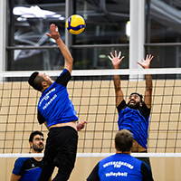 5. Oktober 2020: Innen- und Sportminister Joachim Herrmann hat an die Mitglieder der Mixed-Volleyballmannschaft "Servus und Salam" einen Scheck aus den Mitteln des Projekts "Sport schafft Heimat" übergeben. "Sport ist Begegnungsstätte unabhängig von Sprache, Alter, Religion und Herkunft. Beim Sport kann man Freunde finden, voneinander lernen und ein gegenseitiges Verständnis entwickeln."